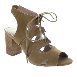 Restricted Kad Camel Tan Lace up Heels